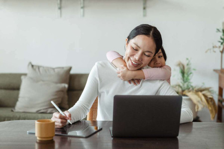 Thiết lập ranh giới ngăn nắp để cân bằng công việc - gia đình cho mẹ làm việc tại nhà